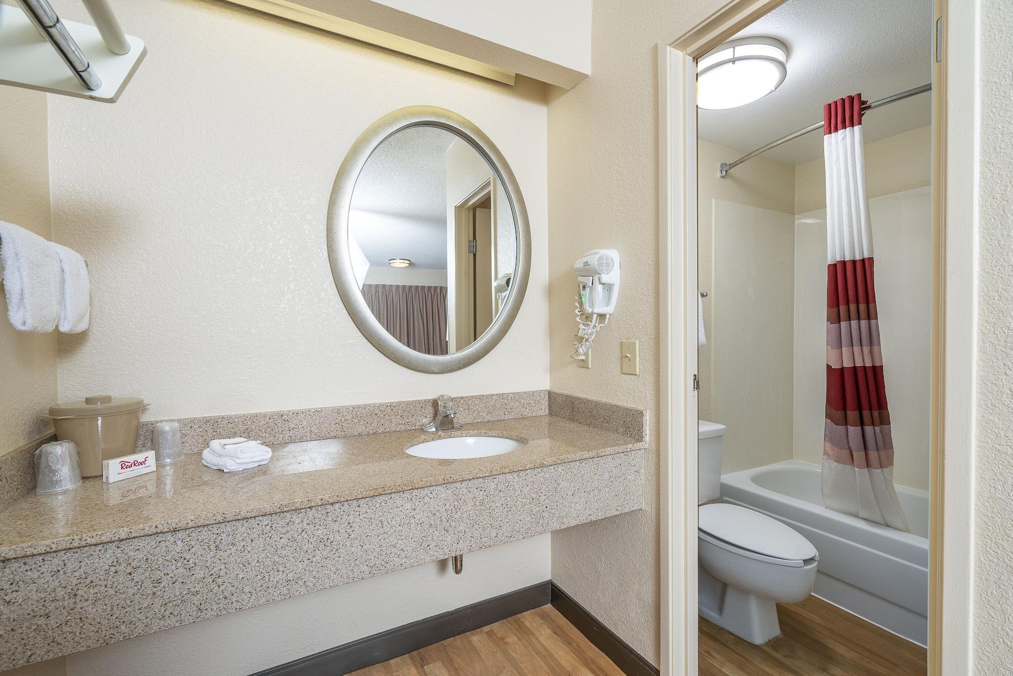 Red Roof Inn Louisville Fair And Expo Ngoại thất bức ảnh
